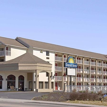 Days Inn By Wyndham Apple Valley Pigeon Forge/Sevierville Esterno foto