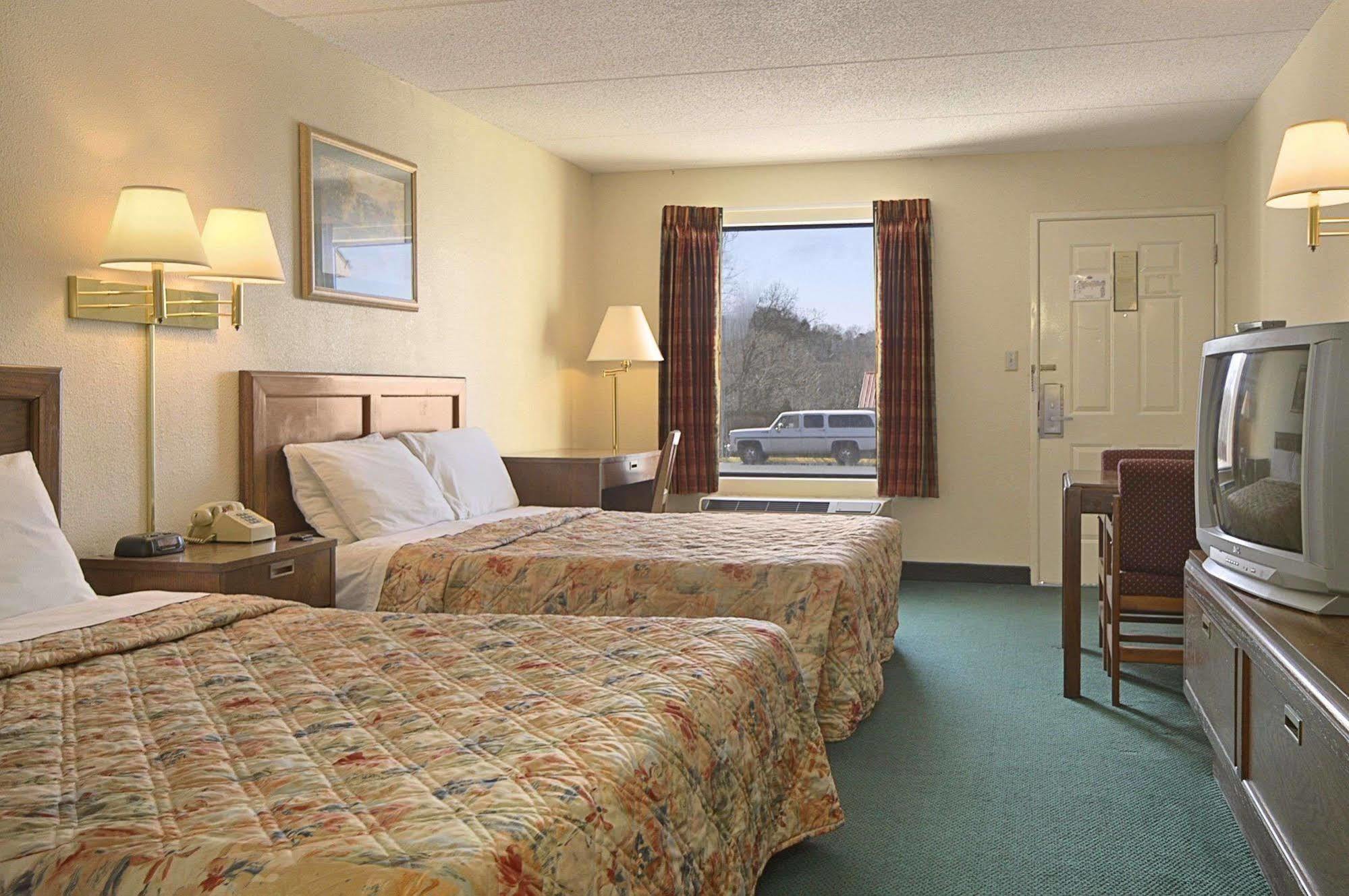 Days Inn By Wyndham Apple Valley Pigeon Forge/Sevierville Esterno foto
